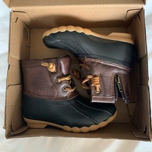 NEW IN BOX! Girls Saltwater Boot